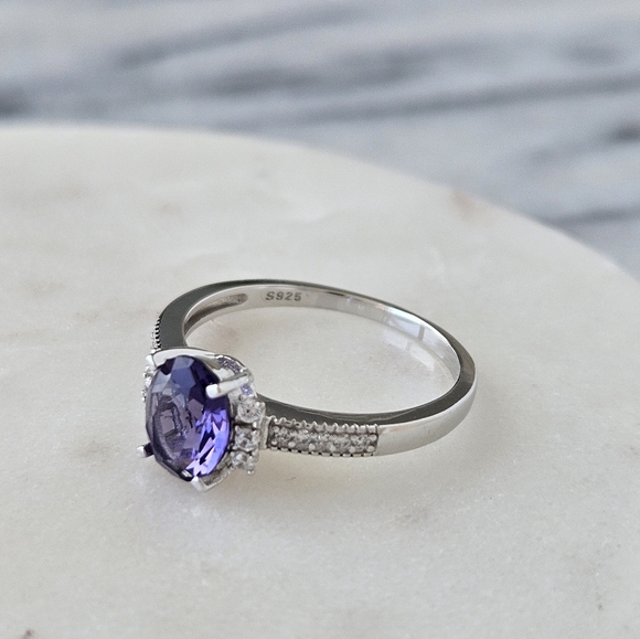 Oval Purple Amethyst Gemstone Ring, 925 Sterling Silver Charmed Aroma - Picture 3 of 6